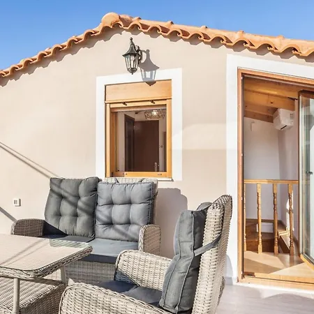 Platania's Paradise Daire *